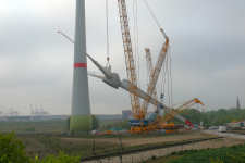 CC 9800 Flgelsternmontage im Windpark HH Altenwerder im April 2009