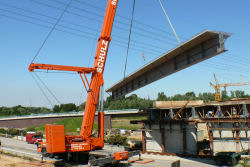 Br�ckenbinder Montage in HH Billwerder Moorfleet , LTM 1400 Krandienst Schulz, Sommer 2007